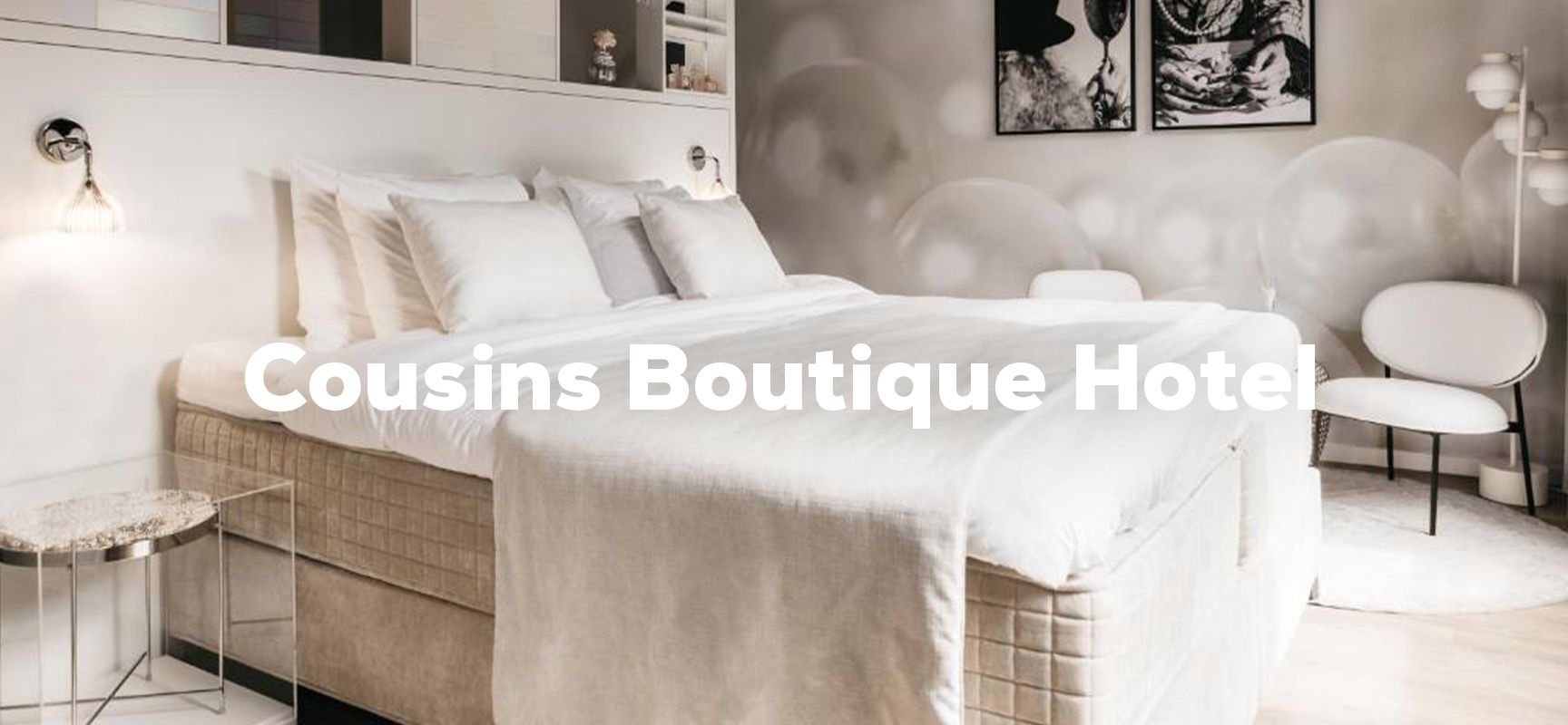 Slapen op een hotelbed